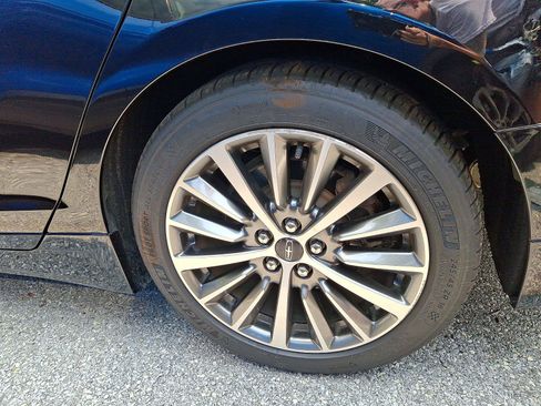 Used 2020 Lincoln MKZ FWD image 4