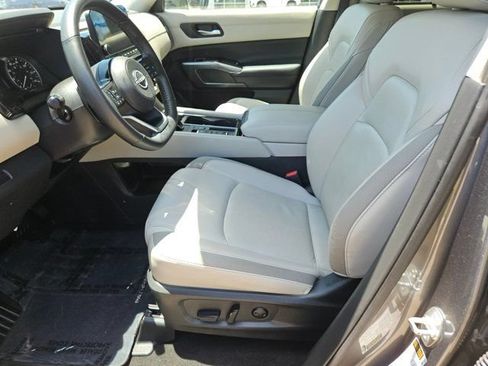 Used 2023 Nissan Pathfinder SL FWD image 15