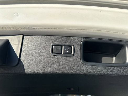 Used 2023 Porsche Macan image 35