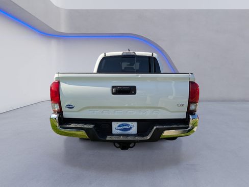 Used 2020 Toyota Tacoma SR5 RWD image 7