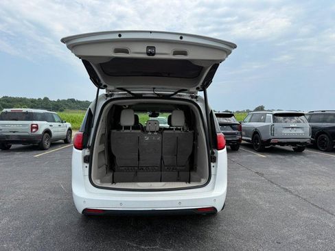 Used 2017 Chrysler Pacifica Touring-L Plus w/ Advanced Safetytec Group FWD image 2