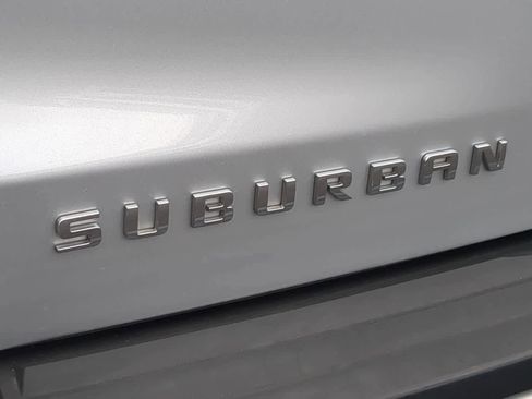 Used 2019 Chevrolet Suburban LT image 12