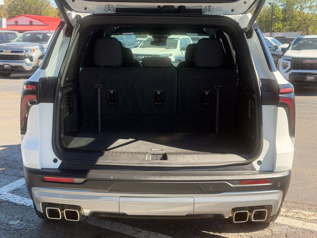 Used 2025 Chevrolet Traverse LT w/ LPO, Floor Liner Package FWD image 9