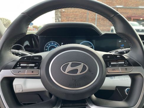 Used 2025 Hyundai Elantra Limited image 27