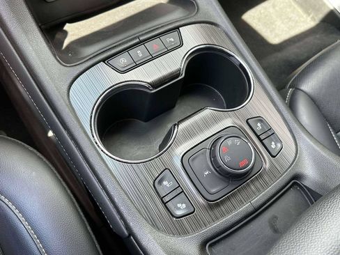Used 2023 GMC Acadia SLT AWD/4WD image 32
