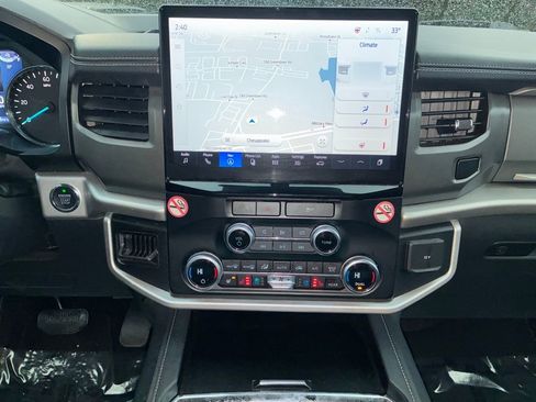 Used 2024 Ford Expedition Max XLT image 19