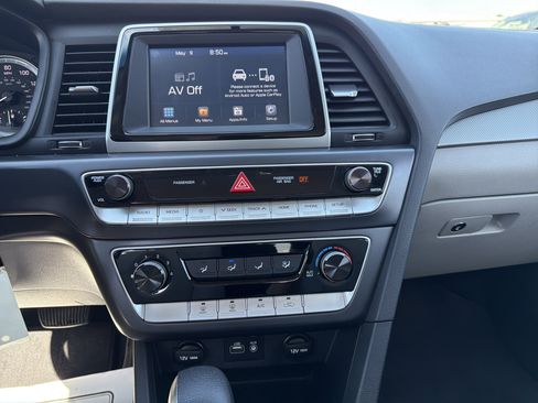 Used 2018 Hyundai Sonata SE FWD image 13