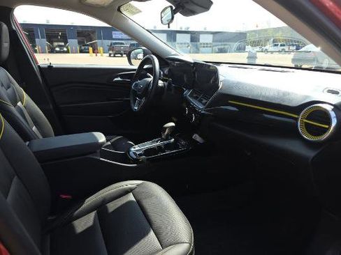 Used 2024 Chevrolet Trax ACTIV w/ Sunroof Package FWD image 5