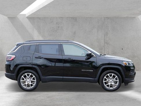 Used 2022 Jeep Compass Latitude AWD/4WD image 2