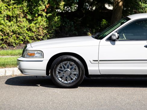 Used 2007 Mercury Grand Marquis GS RWD image 20