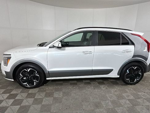 Used 2024 Kia Niro Wave w/ Wave Preserve Package FWD image 6