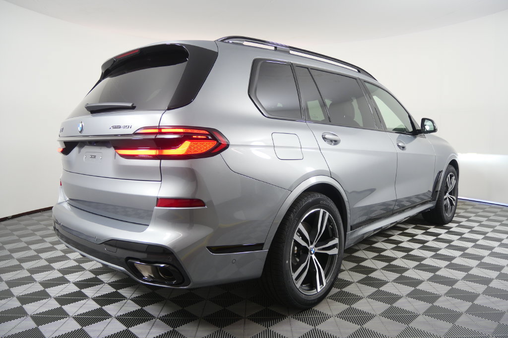 Used 2027 BMW X7 xDrive40i w/ Executive Package AWD/4WD image 4