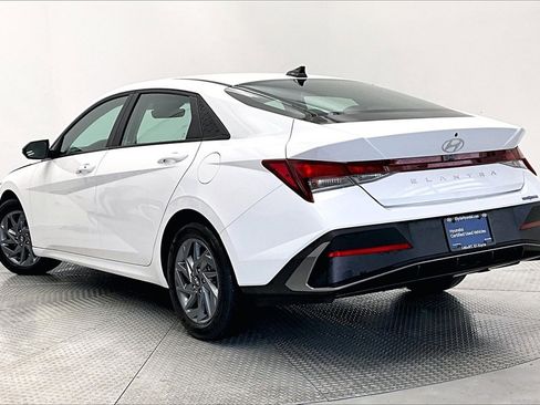 Certified 2024 Hyundai Elantra SEL image 12