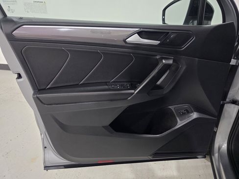 Used 2022 Volkswagen Tiguan SE R-Line image 17