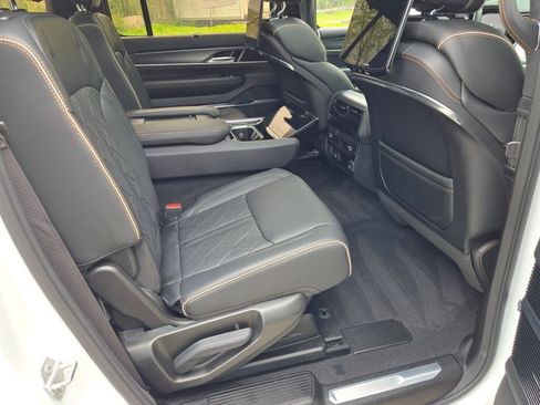Used 2023 Jeep Grand Wagoneer Series III w/ Rear Seat Video Group 1 AWD/4WD image 10