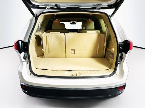 Used 2019 Toyota Highlander XLE image 32