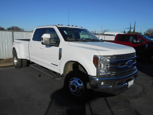 Used 2018 Ford F350 Lariat w/ Lariat Value Package image 1