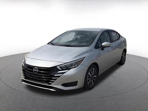 Used 2025 Nissan Versa SV image 7