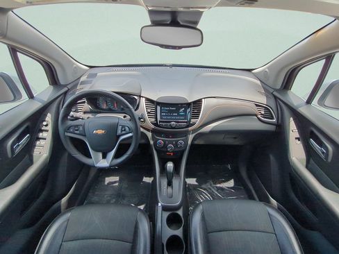Used 2017 Chevrolet Trax LT w/ LT Convenience Package FWD image 12