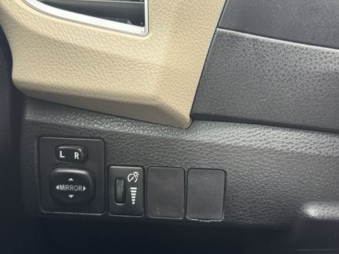 Used 2014 Toyota Corolla LE FWD image 31