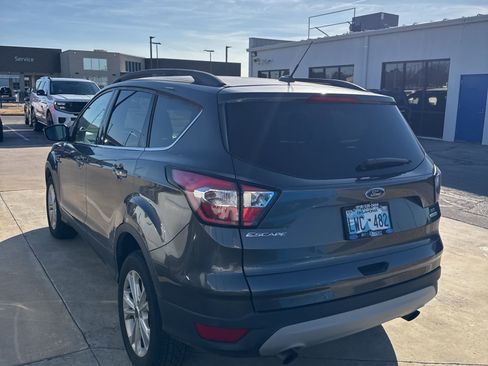 Used 2018 Ford Escape SE w/ Ford Safe & Smart Package image 4