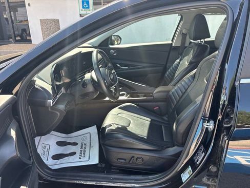 Used 2024 Hyundai Elantra Limited image 13