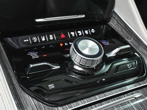 Used 2022 Jeep Wagoneer Series III w/ Premium Group I image 33