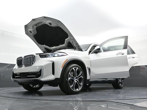 New 2026 BMW X5 xDrive50e image 40