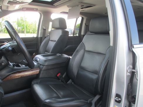 Used 2018 Chevrolet Suburban Premier image 22