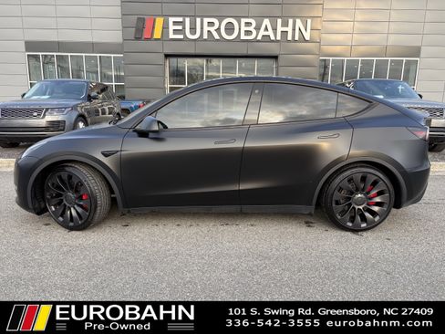 Used 2023 Tesla Model Y Performance image 2