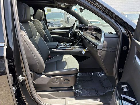 Used 2026 Cadillac Escalade ESV Luxury RWD image 28