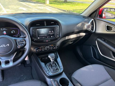 Used 2025 Kia Soul LX w/ LX Technology Package image 30