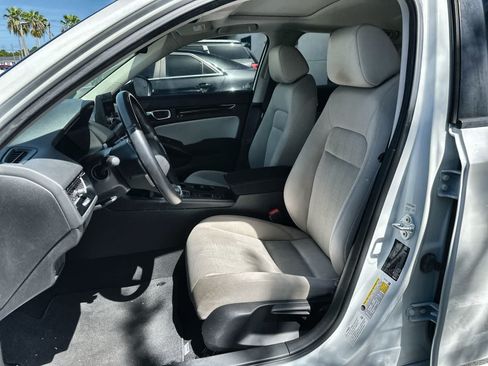Used 2022 Honda Civic EX image 3