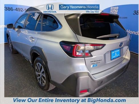 Used 2025 Subaru Outback Premium AWD/4WD image 8