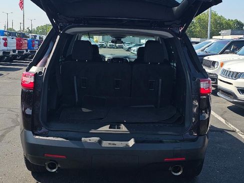 Used 2021 Chevrolet Traverse LT image 7