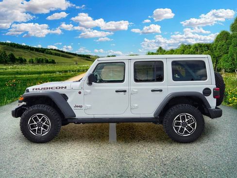 Used 2024 Jeep Wrangler Unlimited Rubicon AWD/4WD image 3