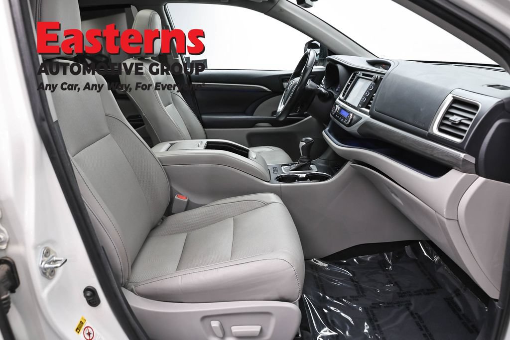 Used 2017 Toyota Highlander Limited Platinum AWD/4WD image 30