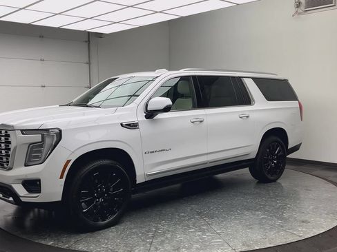 Certified 2025 GMC Yukon XL Denali w/ Sun & Power Step Package AWD/4WD image 38