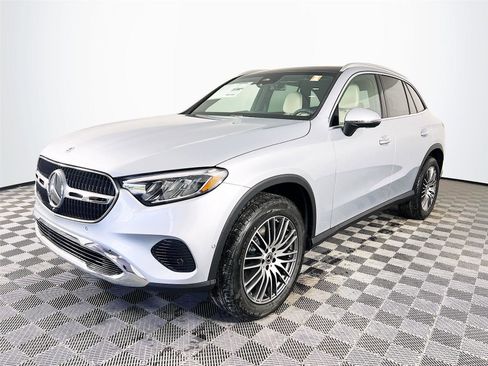Certified 2025 Mercedes-Benz GLC 300 4MATIC image 2