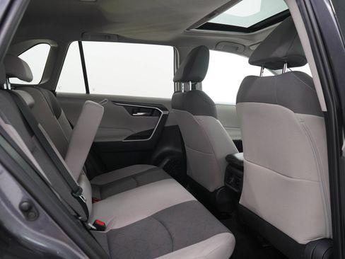 Used 2022 Toyota RAV4 XLE w/ Convenience Package AWD/4WD image 14