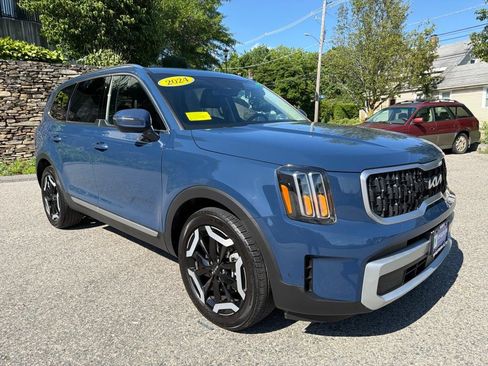 Certified 2024 Kia Telluride EX w/ EX Captain's Chair Package AWD/4WD image 8