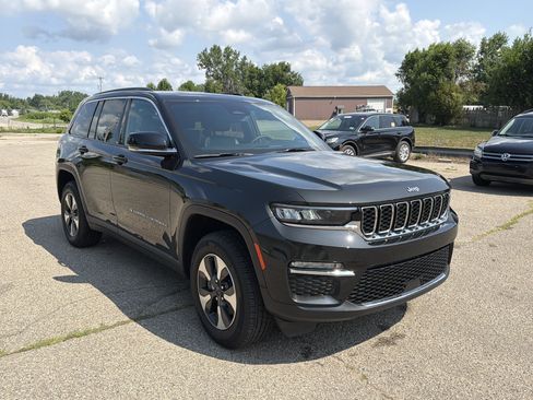 Used 2024 Jeep Grand Cherokee Limited 4xe w/ Trailer Tow Package AWD/4WD image 1