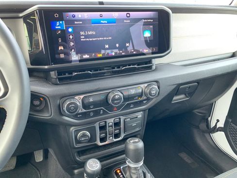 Used 2025 Jeep Wrangler Unlimited Sport AWD/4WD image 17