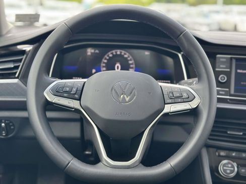 Certified 2023 Volkswagen Jetta SE w/ Panoramic Sunroof Package FWD image 21