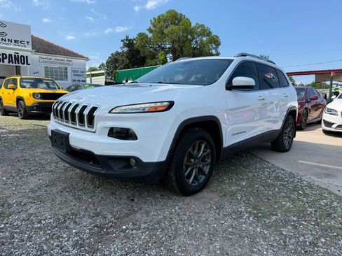 Used 2016 Jeep Cherokee Latitude w/ Cold Weather Group image 1