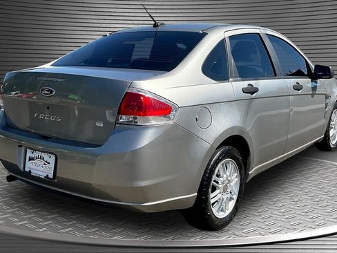 Used 2008 Ford Focus SE FWD image 6