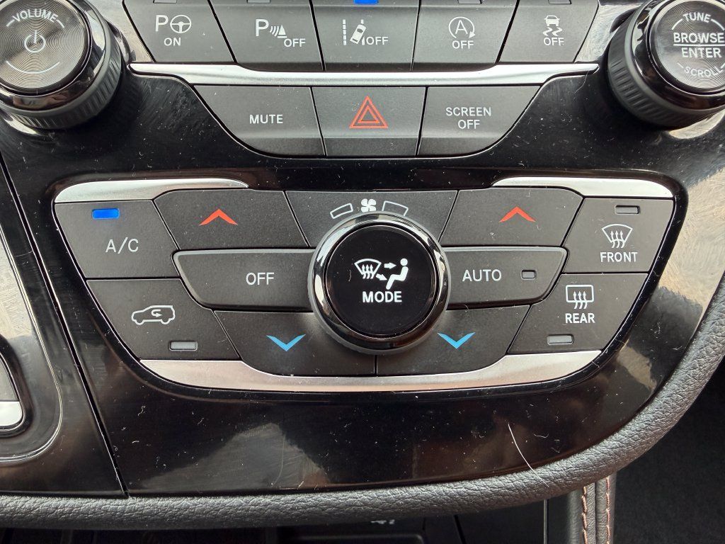 Used 2024 Chrysler Pacifica Pinnacle AWD/4WD image 10