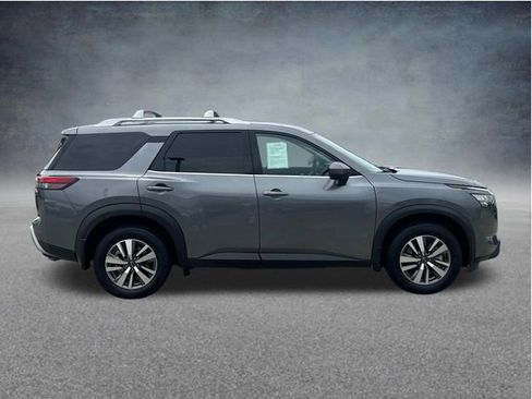 Used 2025 Nissan Pathfinder SL AWD/4WD image 12