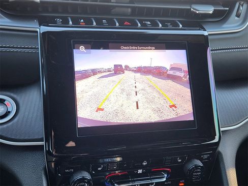 New 2025 Jeep Grand Cherokee Altitude image 12