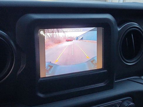 Used 2023 Jeep Gladiator Sport image 17